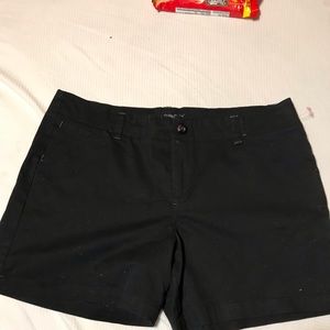 Lee mid rise black shorts!